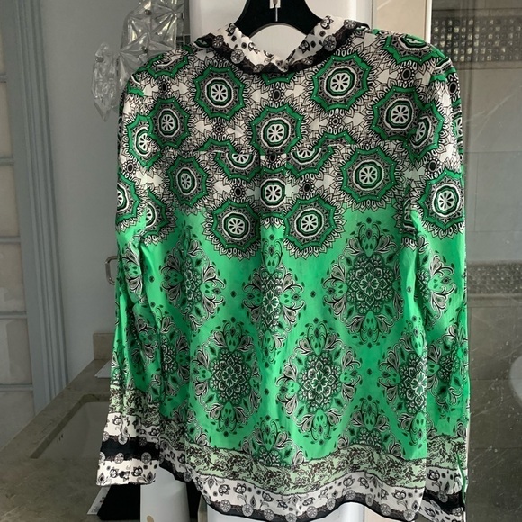 ALICE + OLIVIA Willa Boho Print Silk Shirt - Picture 11 of 13